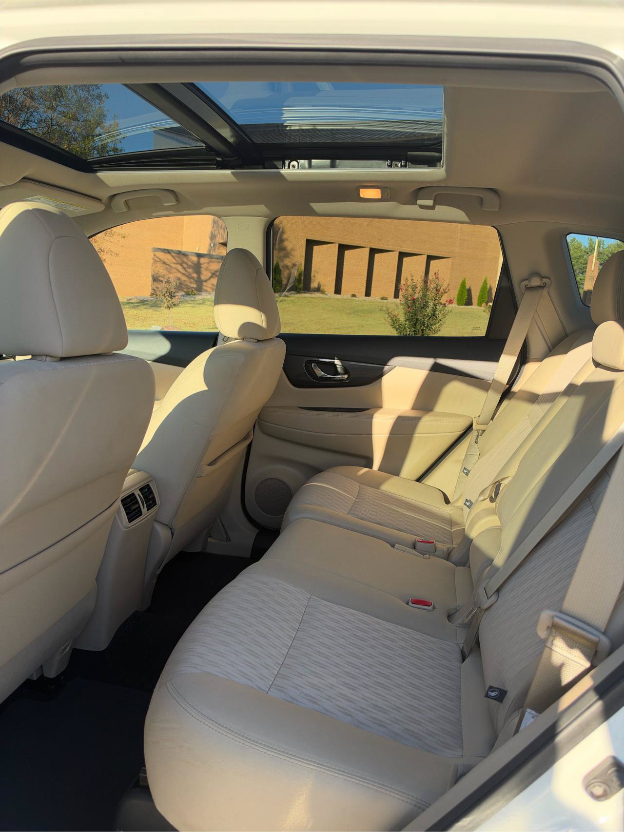 Used 2019 Nissan Rogue SV w/ Sun & Sound Touring Package AWD/4WD image 15