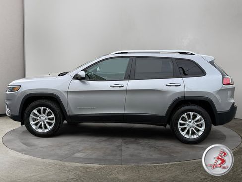 Used 2020 Jeep Cherokee Latitude w/ Cold Weather Group AWD/4WD image 4