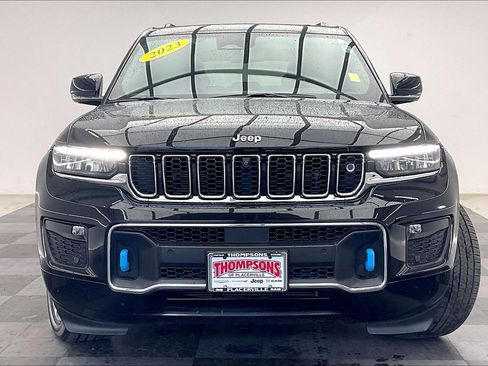 Used 2023 Jeep Grand Cherokee Overland w/ Advanced Protech Group III AWD/4WD image 2