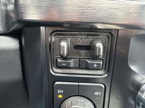 Used 2025 Ford F250 Lariat w/ Black Appearance Package image 37