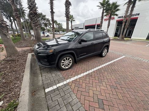 Used 2020 Jeep Cherokee Latitude image 2