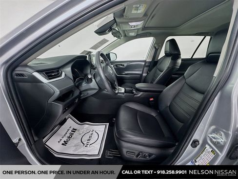 Used 2022 Toyota RAV4 XLE Premium image 19