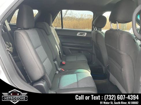 Used 2015 Ford Explorer XLT image 21