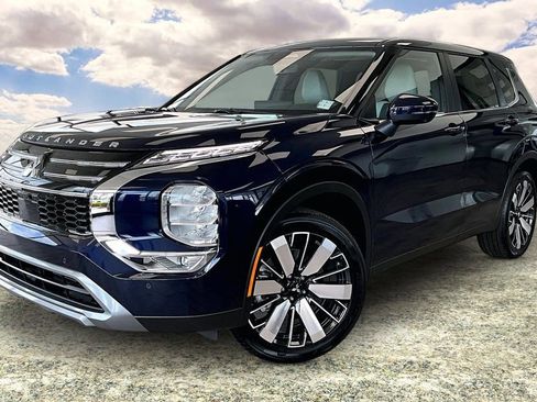 New 2026 Mitsubishi Outlander FWD image 2