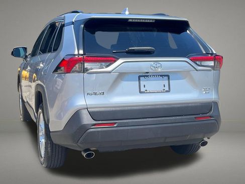 Used 2020 Toyota RAV4 XLE w/ Carpet Mat Package AWD/4WD image 3