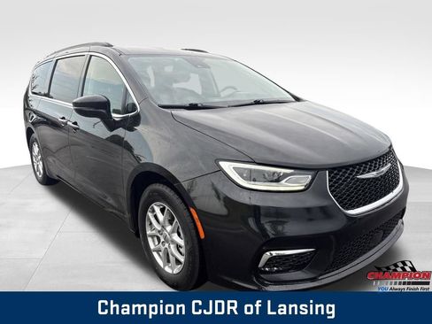 Used 2022 Chrysler Pacifica Touring-L FWD image 10