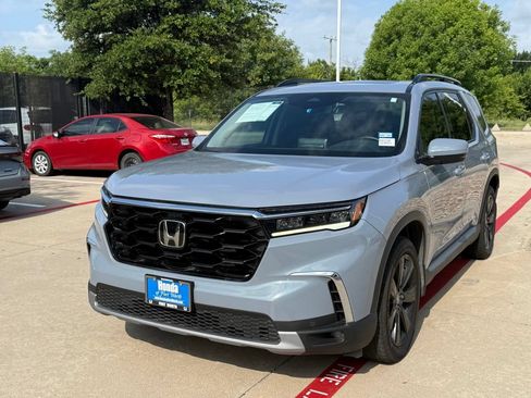 Used 2023 Honda Pilot Touring image 1
