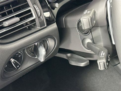 Certified 2026 Porsche Macan AWD/4WD image 33