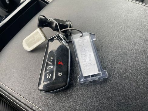 Used 2025 Volkswagen Atlas Cross Sport SE image 22