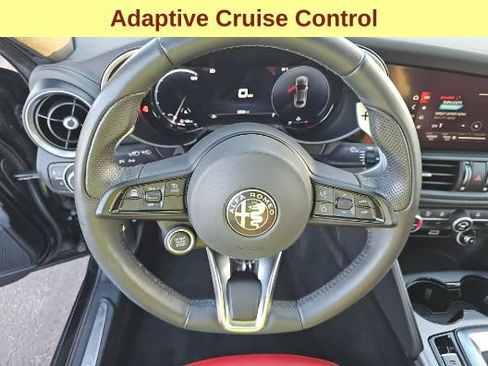 Used 2024 Alfa Romeo Giulia Veloce AWD/4WD image 11