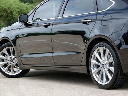 Used 2017 Ford Fusion Platinum image 22