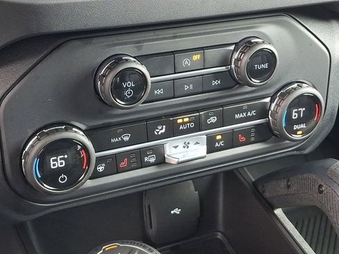 Certified 2025 Ford Bronco Badlands AWD/4WD image 16