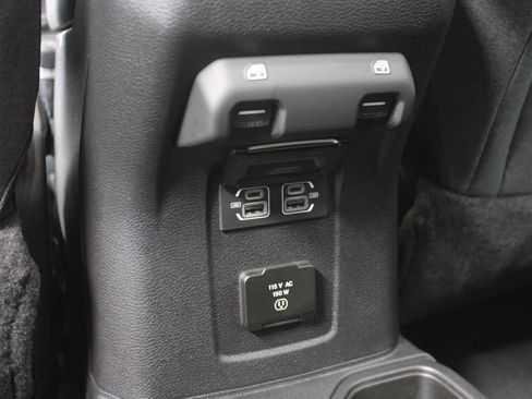 Used 2024 Jeep Wrangler Unlimited Sahara w/ Technology Group AWD/4WD image 17