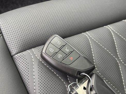 Used 2023 Buick Envision Avenir AWD/4WD image 28