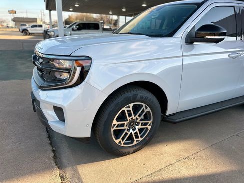 New 2025 Ford Expedition Active image 18