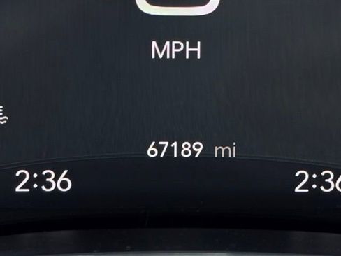 Used 2023 Chrysler Pacifica Touring-L FWD image 34