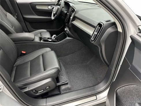 Certified 2025 Volvo XC40 B5 Plus image 25