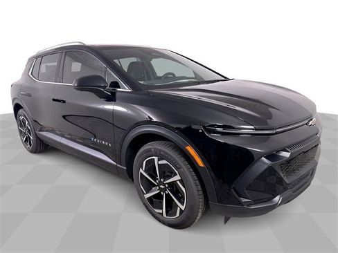 New 2026 Chevrolet Equinox EV LT image 2