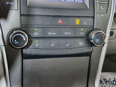 Used 2017 Toyota Camry LE FWD image 15