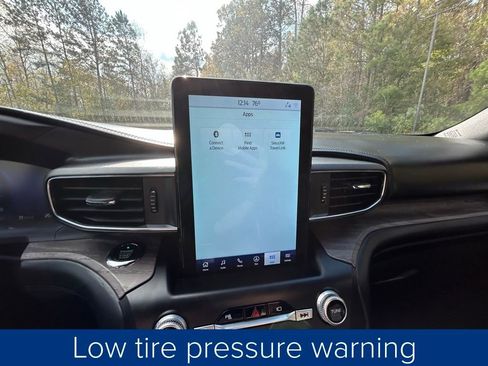 Used 2020 Ford Explorer Platinum w/ Premium Technology Package image 39