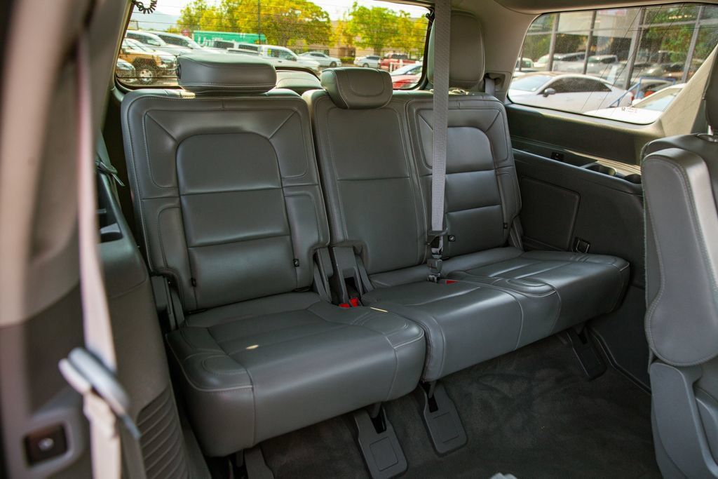 Used 2019 Lincoln Navigator Select RWD image 13