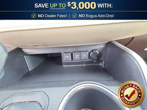 Used 2020 Toyota Highlander XLE image 28