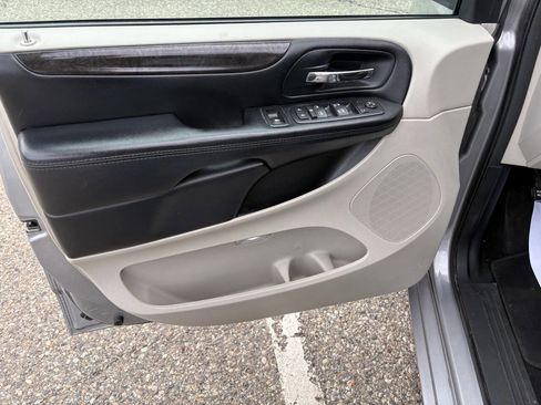 Used 2016 Dodge Grand Caravan SXT w/ Rear Park Assist Package image 75