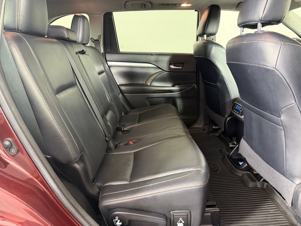 Used 2017 Toyota Highlander XLE AWD/4WD image 20