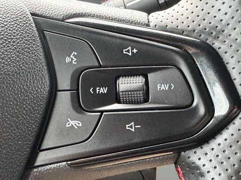 Used 2025 Chevrolet Trax RS w/ Driver Confidence Package FWD image 12