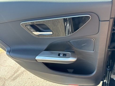 New 2025 Mercedes-Benz C 300 Sedan image 14