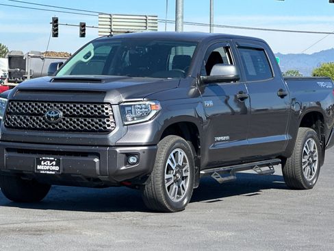Used 2018 Toyota Tundra SR5 w/ TRD Sport Package AWD/4WD image 9
