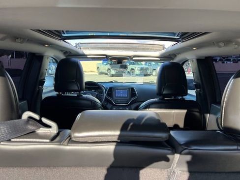 Used 2019 Jeep Cherokee Latitude Plus image 16