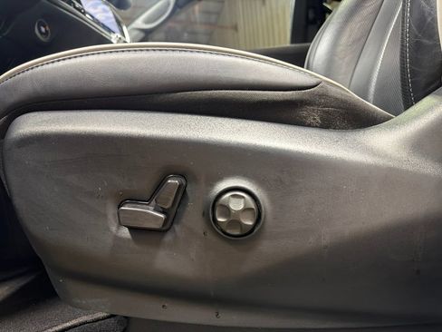 Used 2025 Chrysler Pacifica Limited FWD image 14