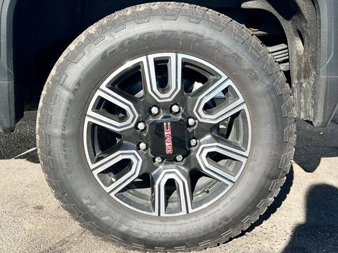 Used 2021 GMC Sierra 2500 AT4 w/ AT4 Premium Plus Package image 9