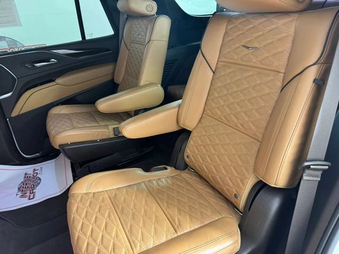 Used 2021 Cadillac Escalade Sport AWD/4WD image 39
