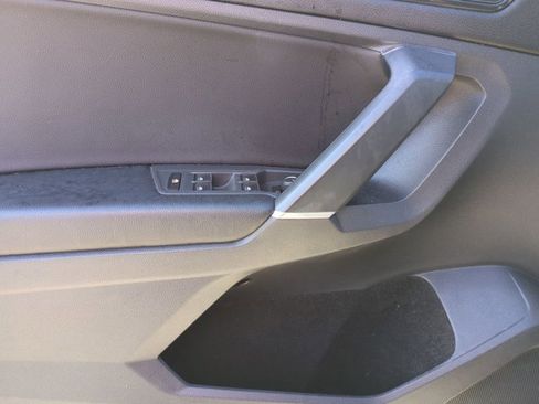 Used 2018 Volkswagen Tiguan SE w/ Front Fog Lights Package image 11