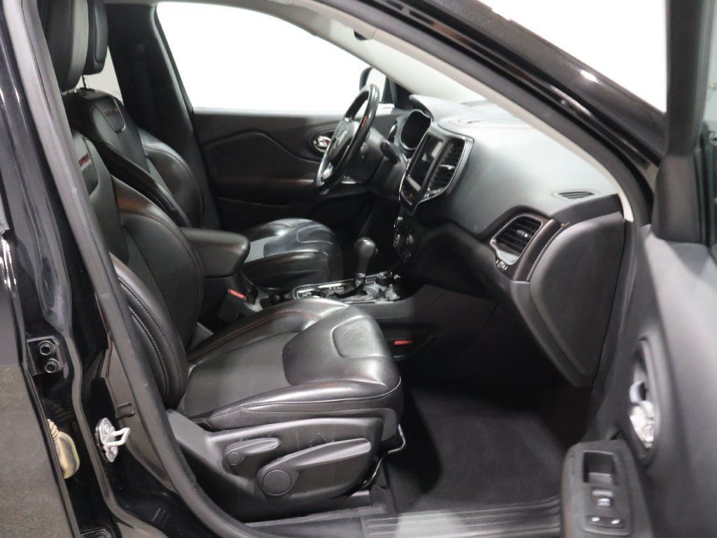 Used 2021 Jeep Cherokee Trailhawk w/ Comfort/Convenience Group AWD/4WD image 22