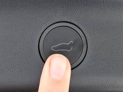 Used 2024 Tesla Model Y Long Range RWD image 71