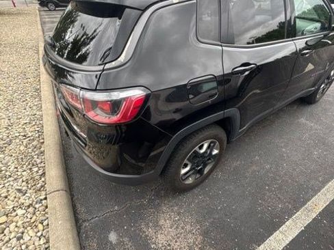 Used 2018 Jeep Compass Trailhawk w/ Leather Interior Group AWD/4WD image 4