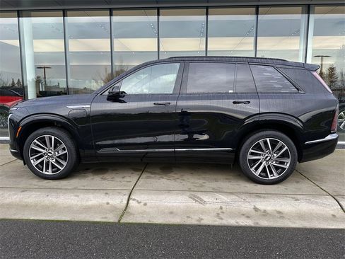 New 2026 Cadillac Vistiq Sport image 2