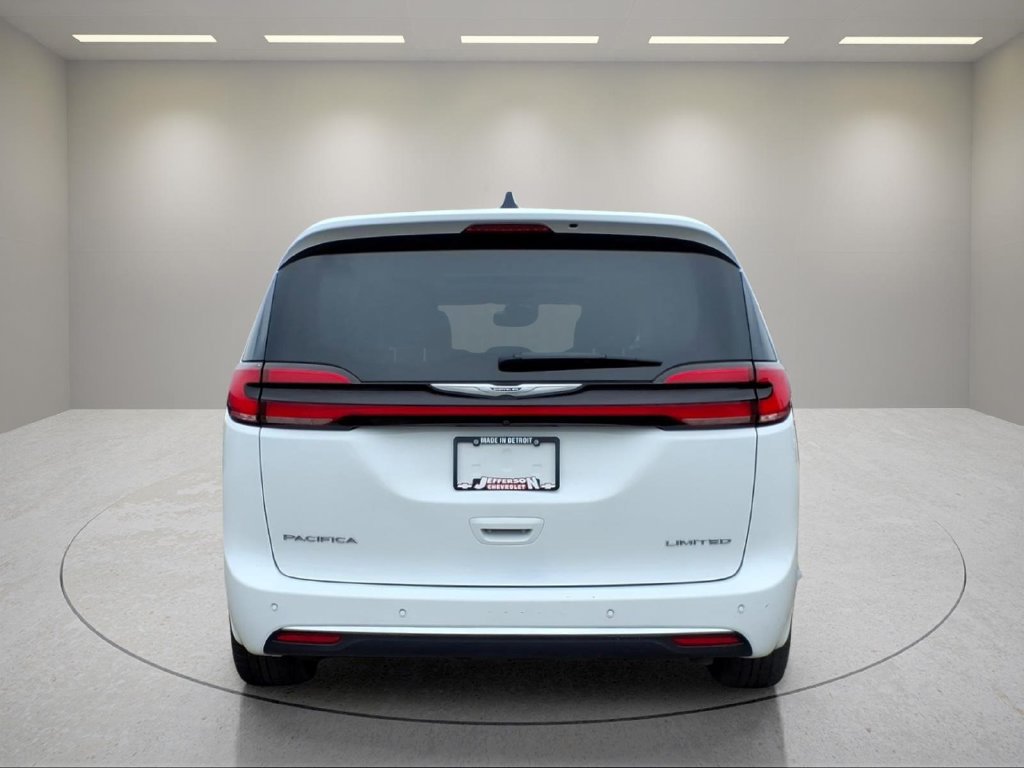 Used 2024 Chrysler Pacifica Limited FWD image 24