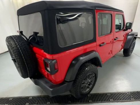 Used 2024 Jeep Wrangler Sport S image 8