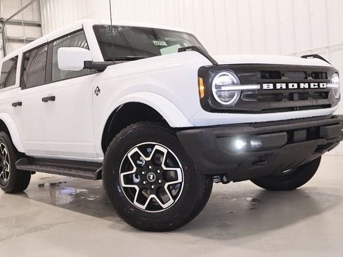 New 2026 Ford Bronco Outer Banks image 28