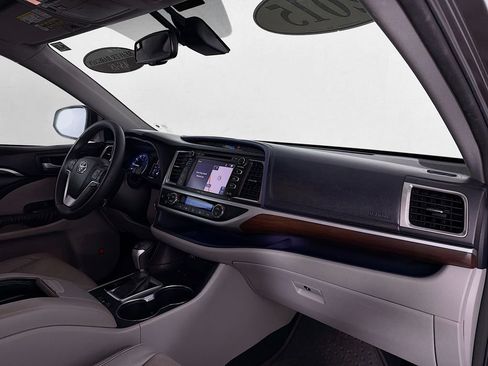 Used 2015 Toyota Highlander Limited w/ Driver Technology Package FWD image 31