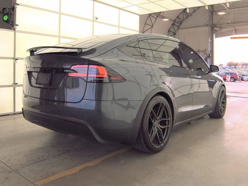 Used 2022 Tesla Model X Plaid image 3