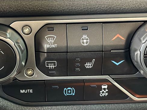 Used 2024 Jeep Wrangler Unlimited image 20