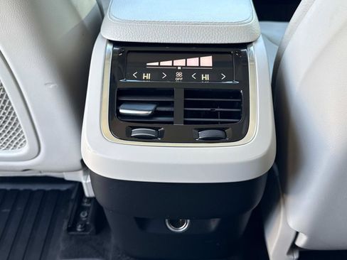 Used 2017 Volvo XC90 T6 Momentum w/ Vision Package image 13