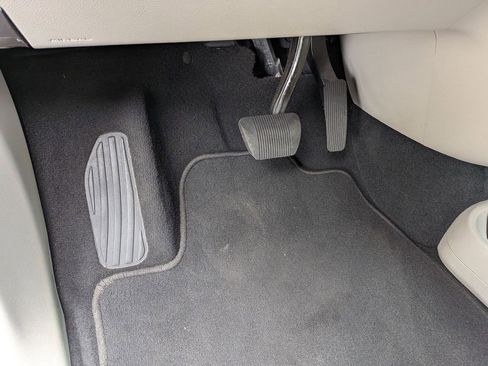 Used 2024 Chrysler Pacifica Touring-L FWD image 16