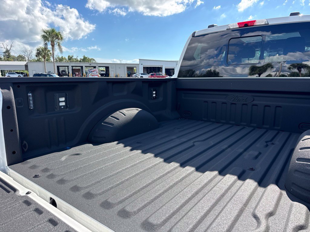 New 2026 Ford F250 Platinum w/ FX4 Off-Road Package AWD/4WD image 15