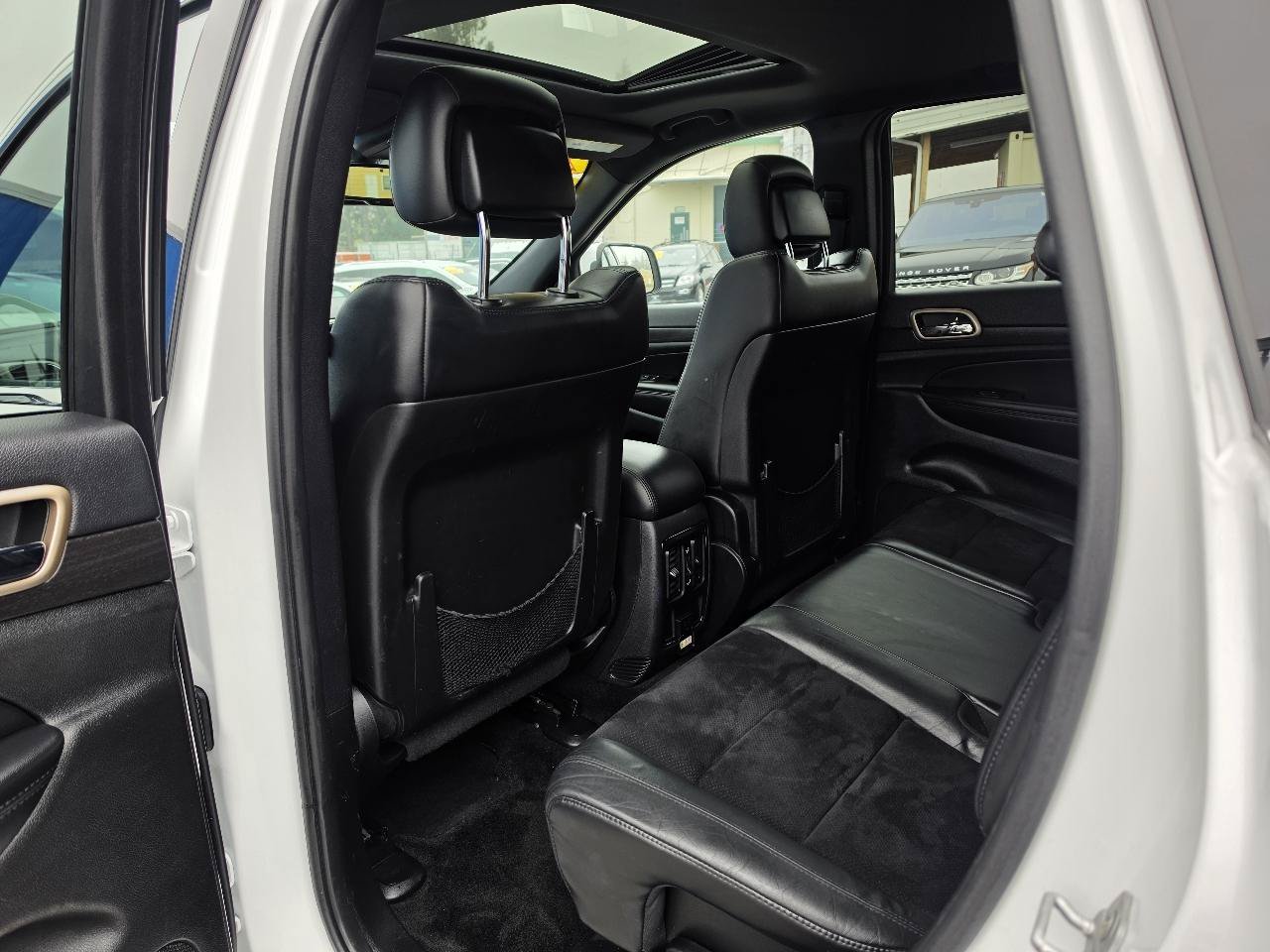 Used 2015 Jeep Grand Cherokee Altitude AWD/4WD image 21